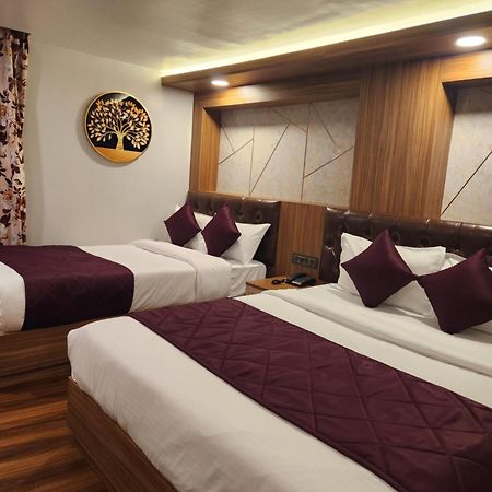 Luxury Stay At Hotel Broadway Boutique Mall Road Chowrasta Near Mahakal Temple 다르질링 외부 사진