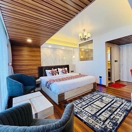 Luxury Stay At Hotel Broadway Boutique Mall Road Chowrasta Near Mahakal Temple 다르질링 외부 사진