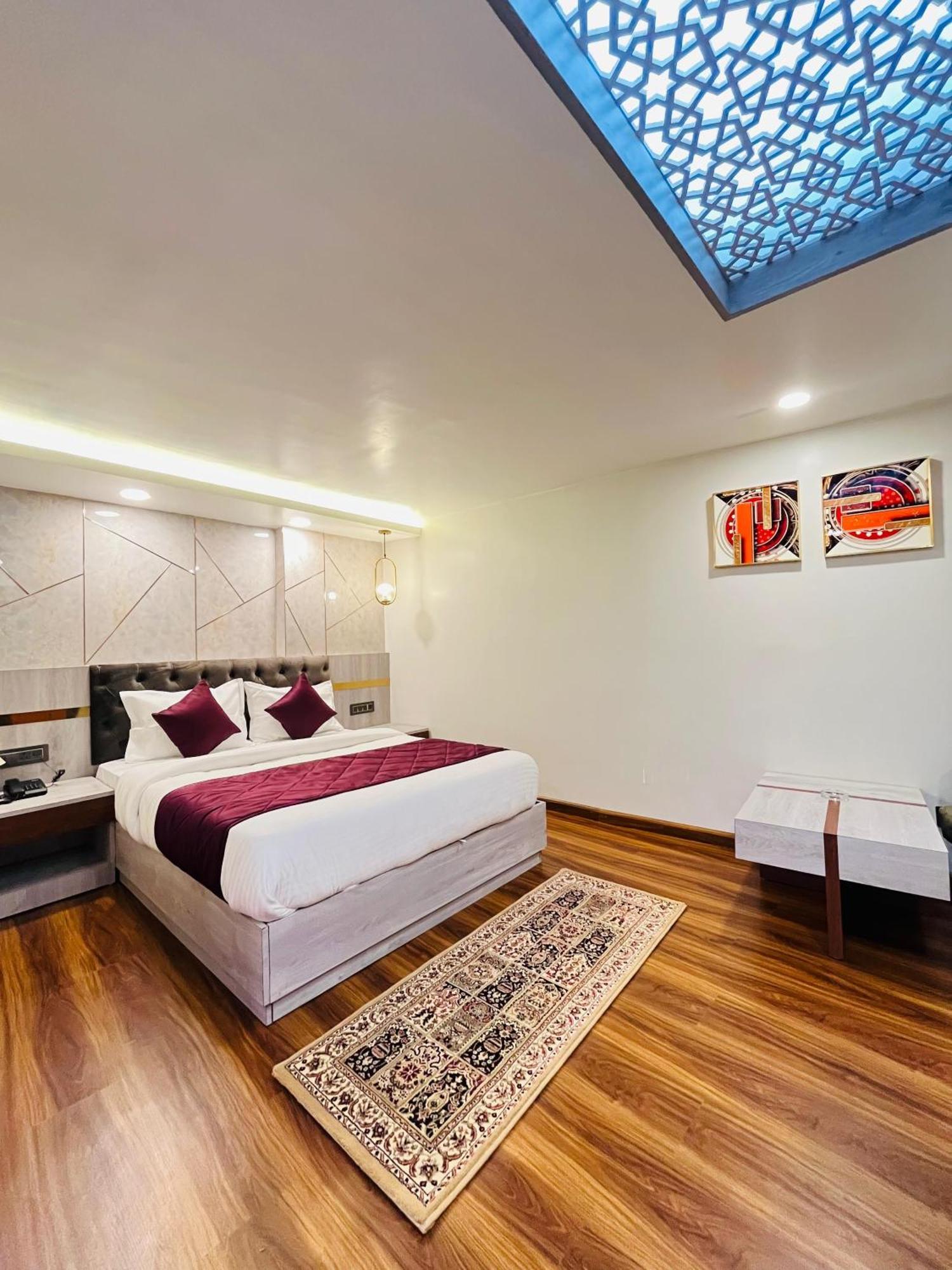 Luxury Stay At Hotel Broadway Boutique Mall Road Chowrasta Near Mahakal Temple 다르질링 외부 사진