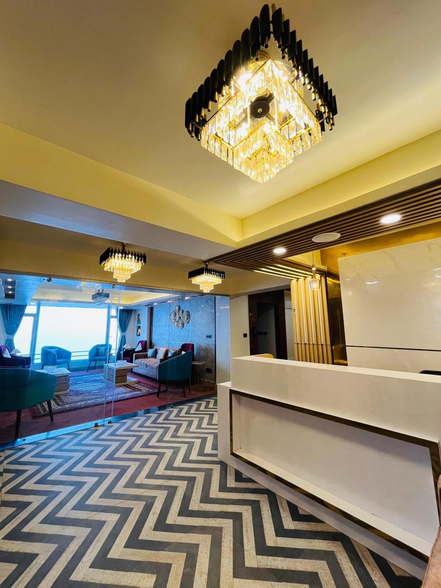 Luxury Stay At Hotel Broadway Boutique Mall Road Chowrasta Near Mahakal Temple 다르질링 외부 사진
