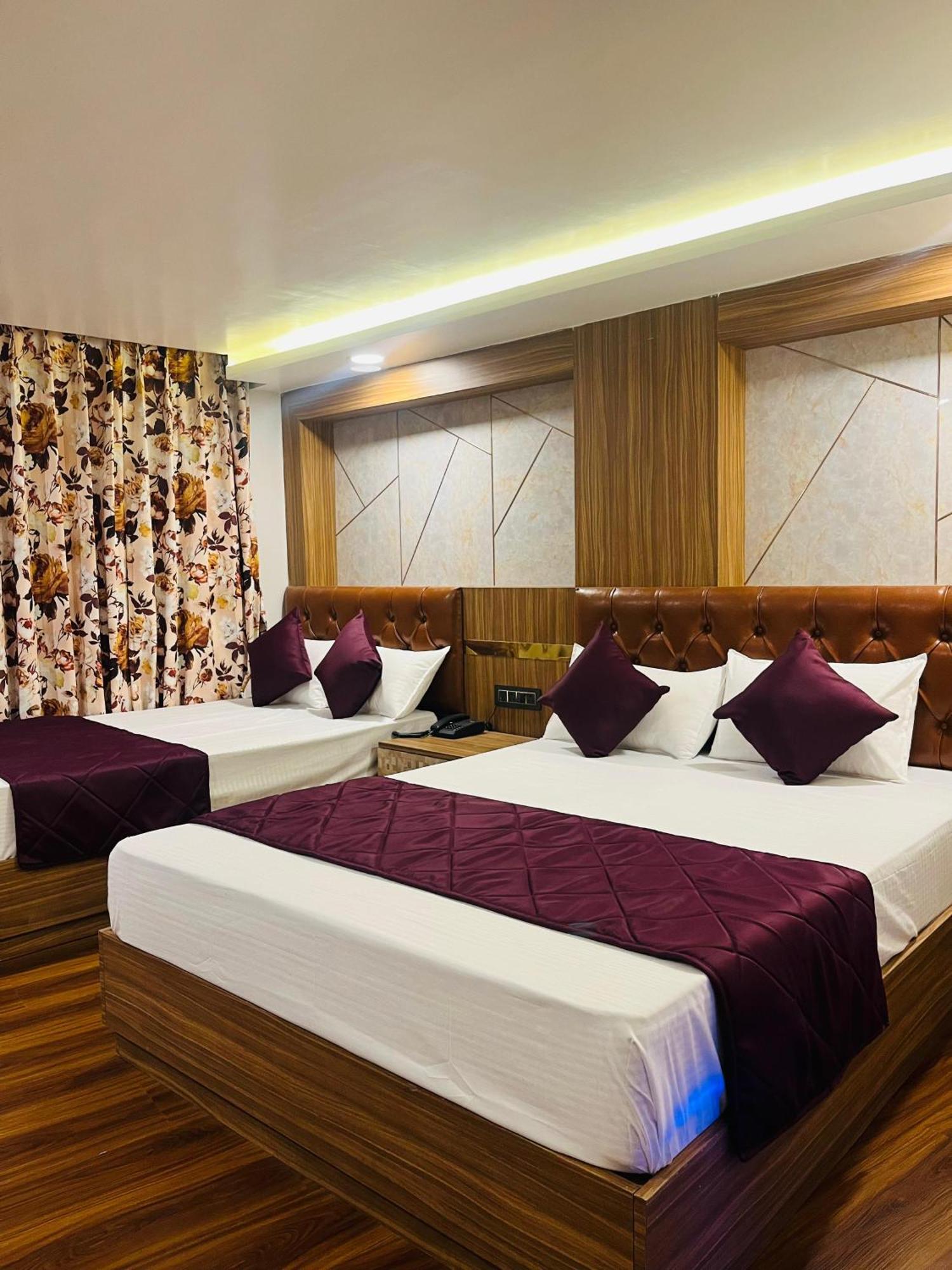 Luxury Stay At Hotel Broadway Boutique Mall Road Chowrasta Near Mahakal Temple 다르질링 외부 사진