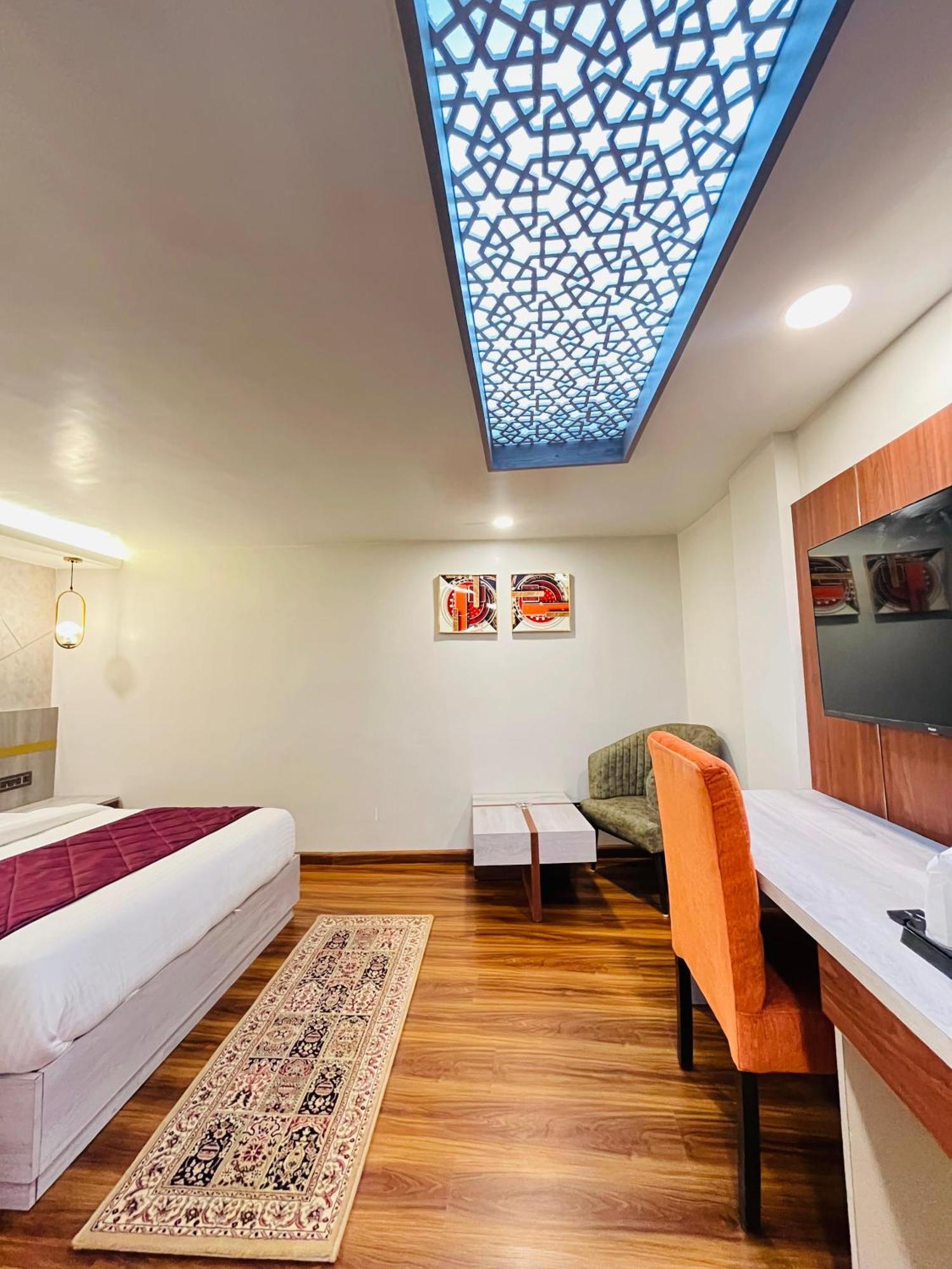 Luxury Stay At Hotel Broadway Boutique Mall Road Chowrasta Near Mahakal Temple 다르질링 외부 사진
