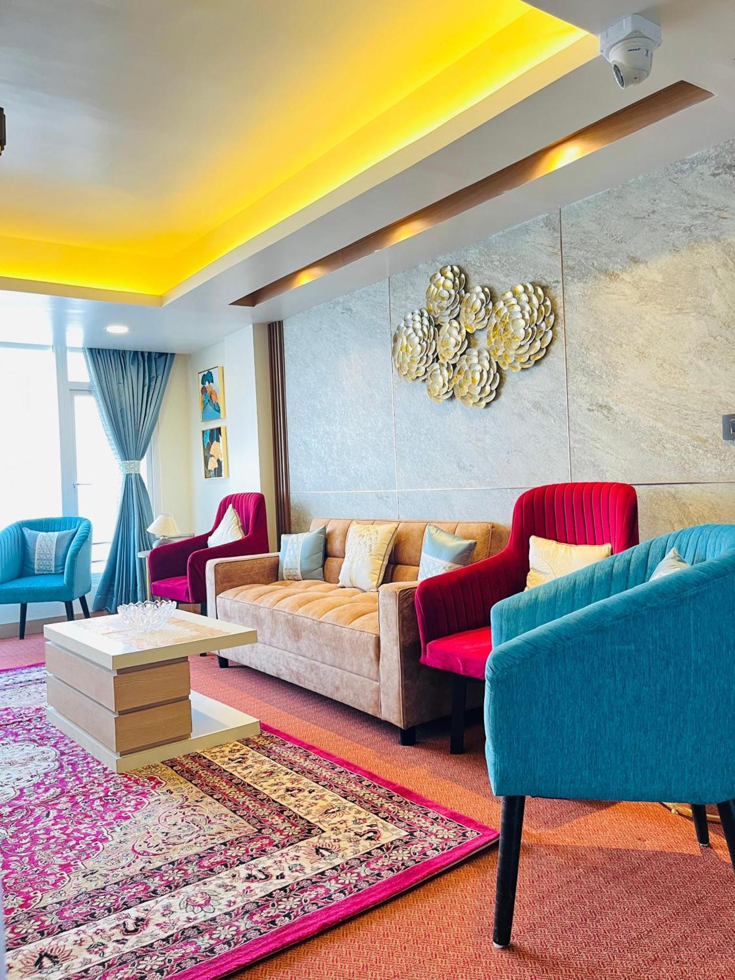 Luxury Stay At Hotel Broadway Boutique Mall Road Chowrasta Near Mahakal Temple 다르질링 외부 사진