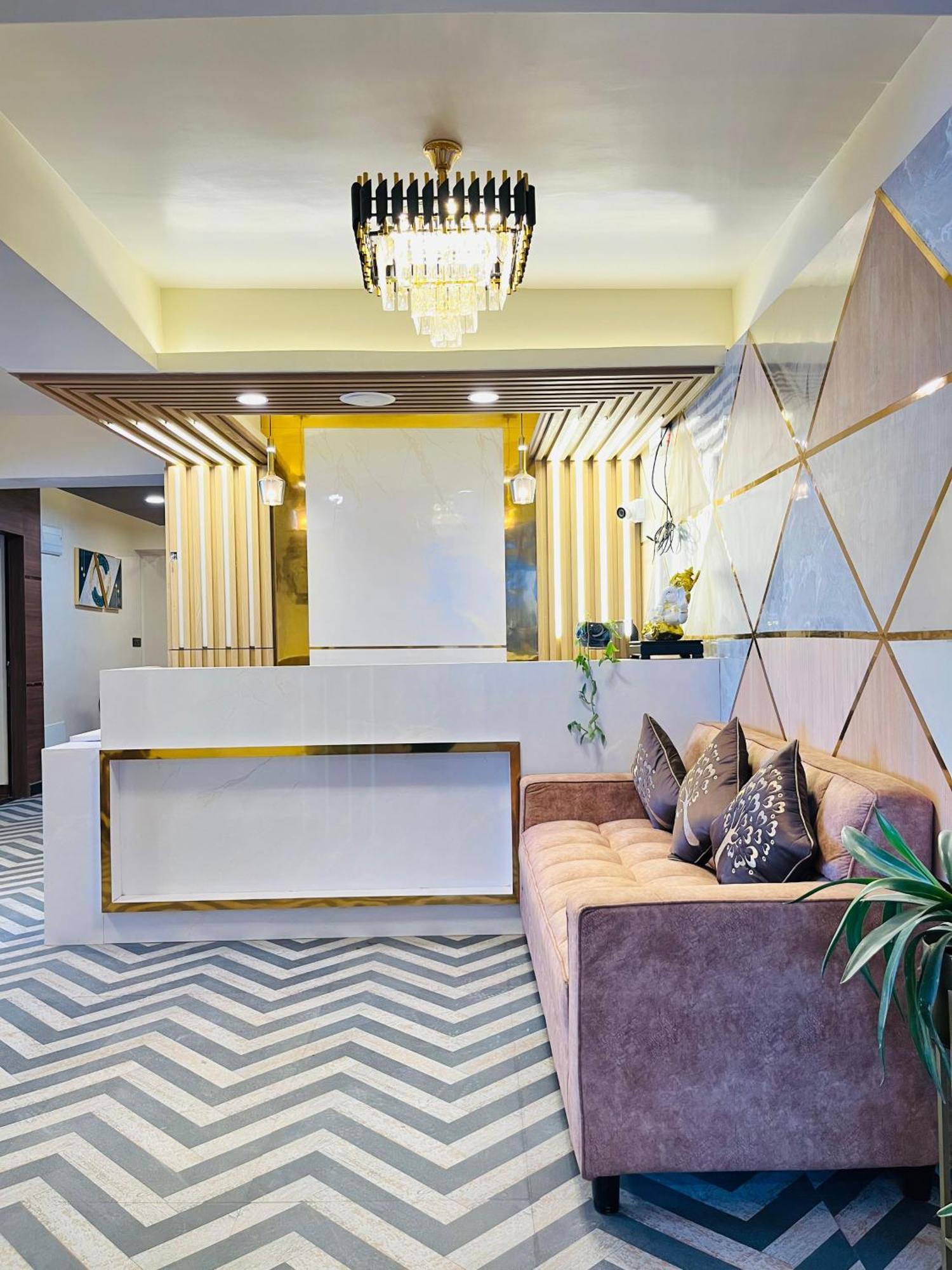 Luxury Stay At Hotel Broadway Boutique Mall Road Chowrasta Near Mahakal Temple 다르질링 외부 사진
