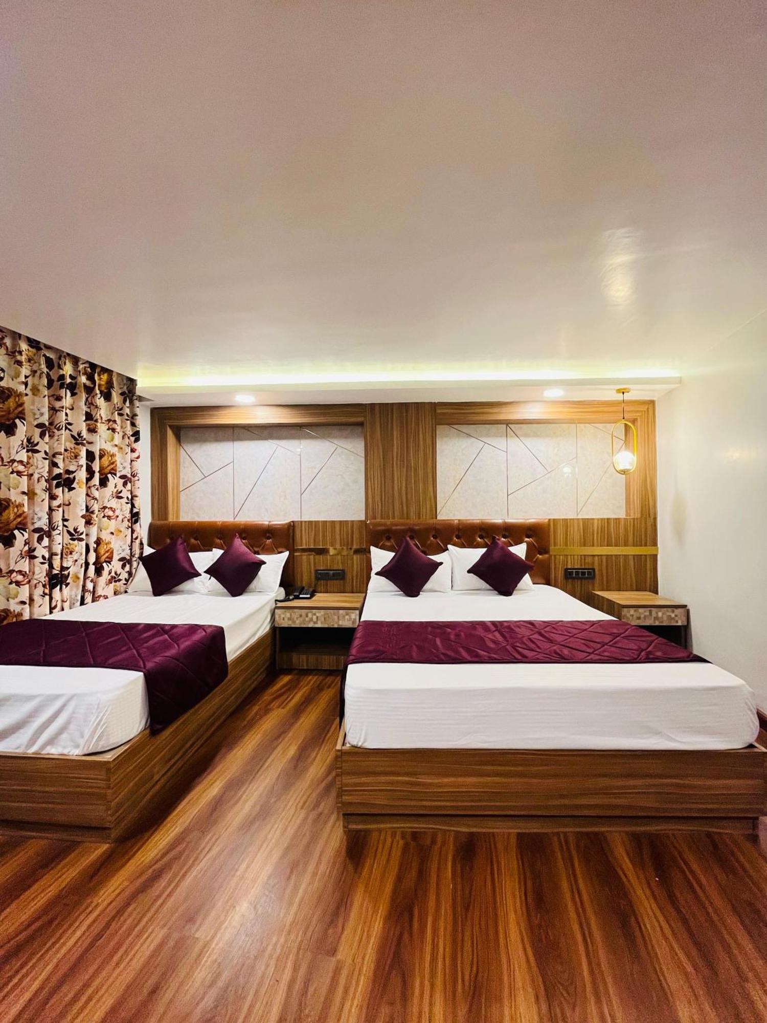 Luxury Stay At Hotel Broadway Boutique Mall Road Chowrasta Near Mahakal Temple 다르질링 외부 사진