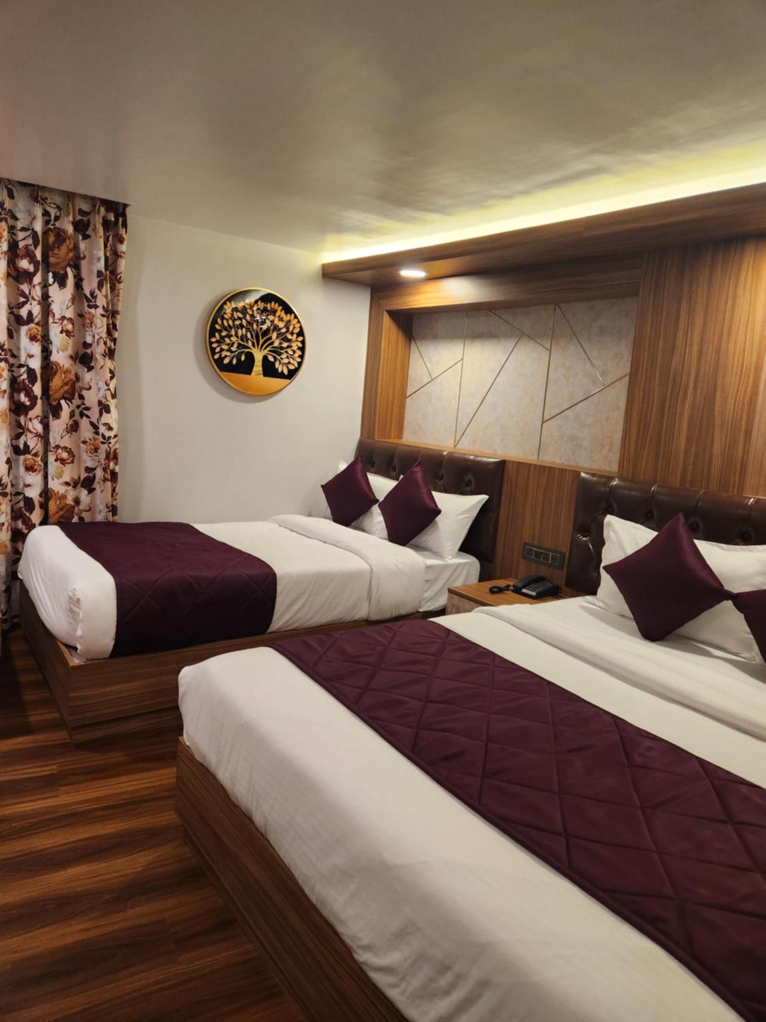 Luxury Stay At Hotel Broadway Boutique Mall Road Chowrasta Near Mahakal Temple 다르질링 외부 사진
