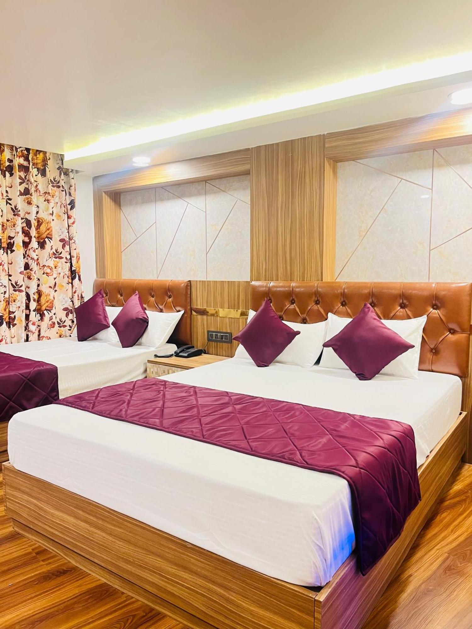 Luxury Stay At Hotel Broadway Boutique Mall Road Chowrasta Near Mahakal Temple 다르질링 외부 사진